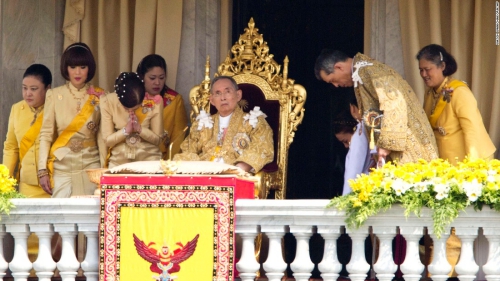 ในหลวง สวรรคต_161010124455-18-thailand-king-bhumibol-adulyadej-obit-restricted-super-169